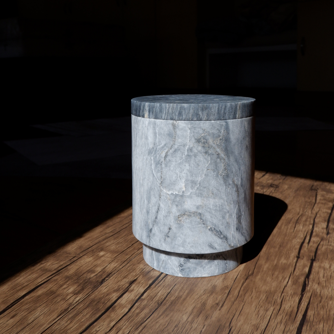 Helm Marble Urn (Gray)