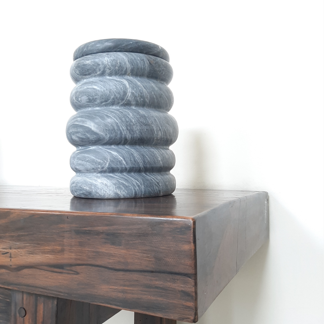 Nur Marble Urn (Black)